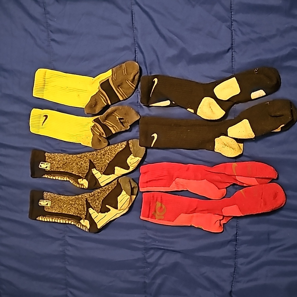 Pre-owned! 4 Pairs of Men Nike, NBA, & KD Elite Dri-Fit Socks Size M